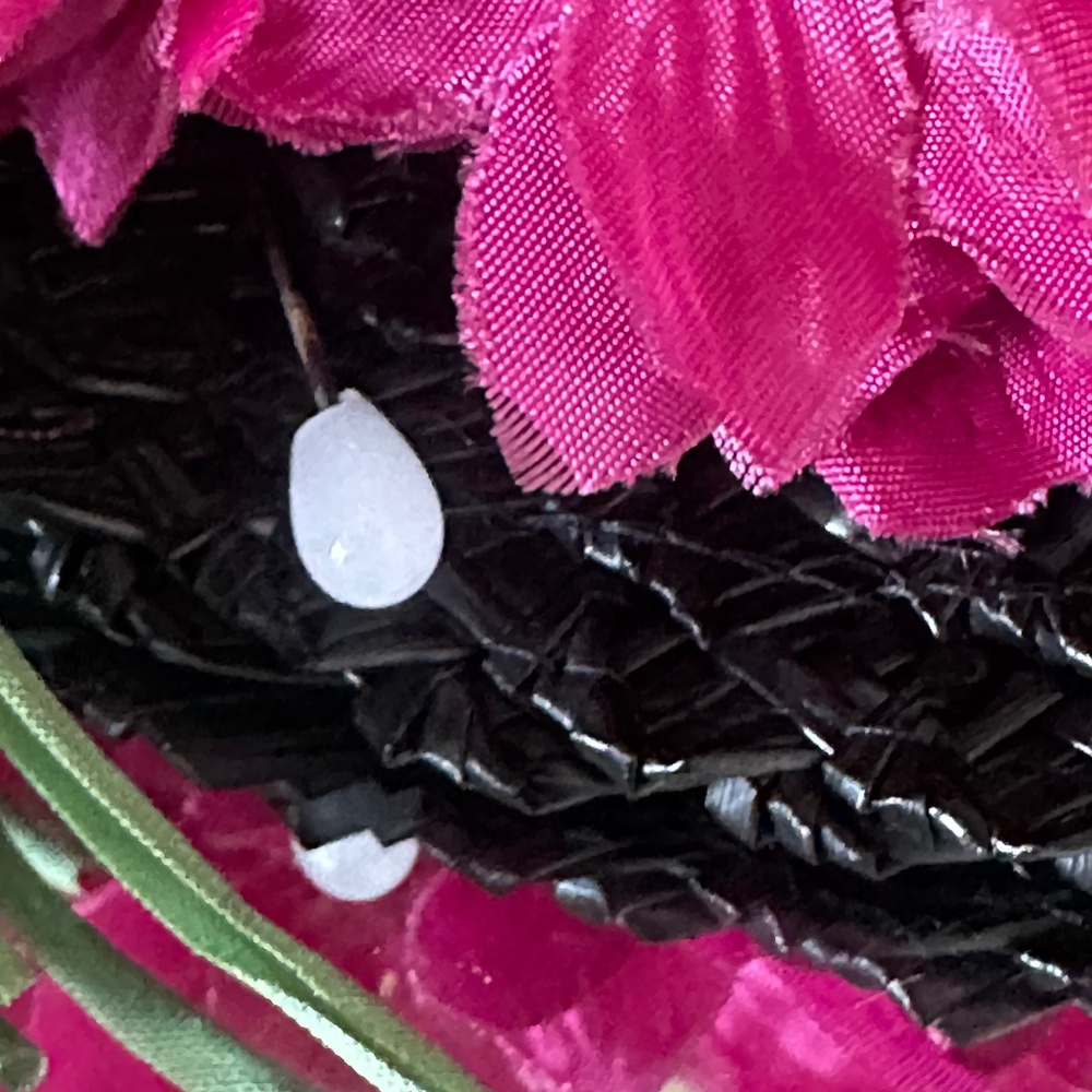 ADORABLE 1940s' BLACK TILT STRAW TOQUE WITH FUCHSIA FABRIC FLOWERS & STEMS - Picture 11 of 12